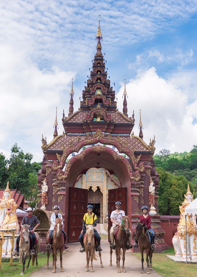 Horse-Riding-Thailand-Chiangmai-Temple