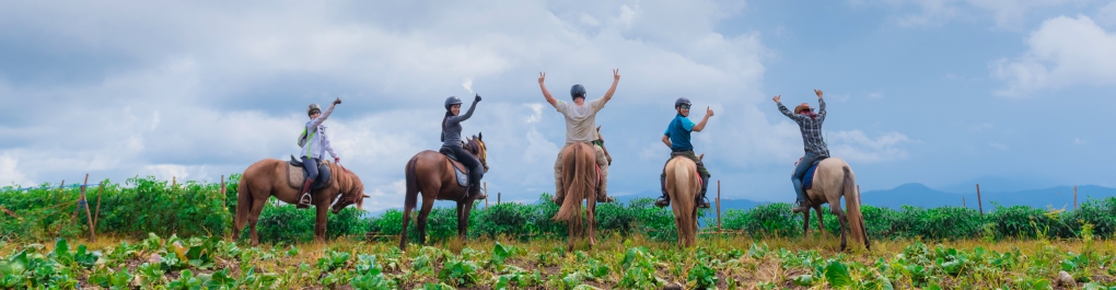 Horse-Riding-Thailand-group.jpg
