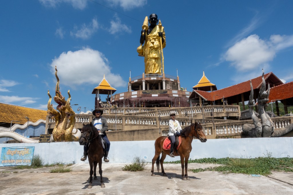 Horse-riding-Chiangmai-Thailand-Temple